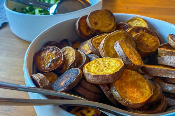 sötpotatis på het plåt